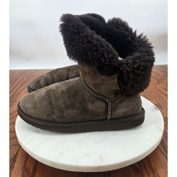 Ugg Bailey Button II In Chocolate Brown - Picture 1 of 7